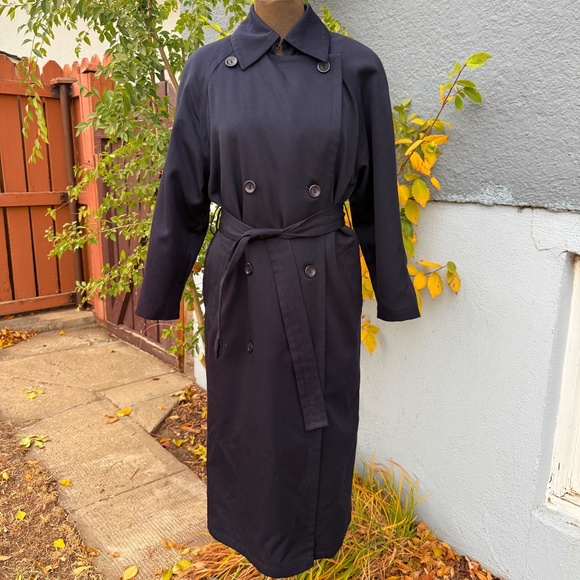 Must Have London Fog classic navy trench coat with removable lining - Picture 5 of 12